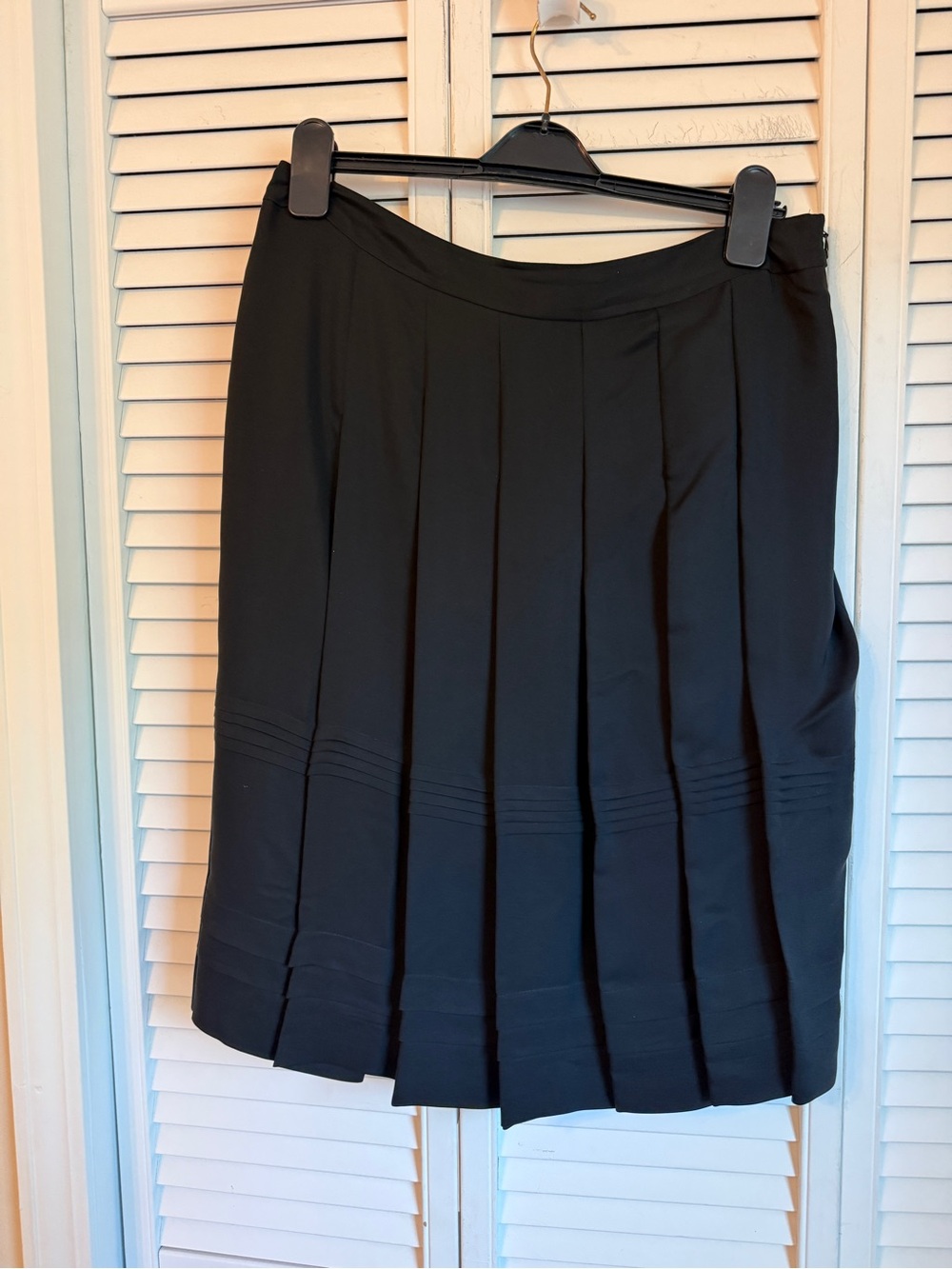 Brooks Brothers Black Silk Pleated Midi Skirt Lined Size 12 Academia Career Work